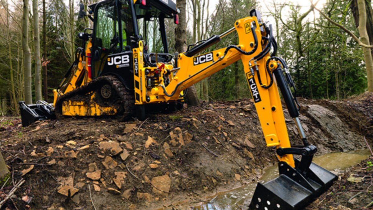 JCB 1CXT digging in a restricted-access wetland site